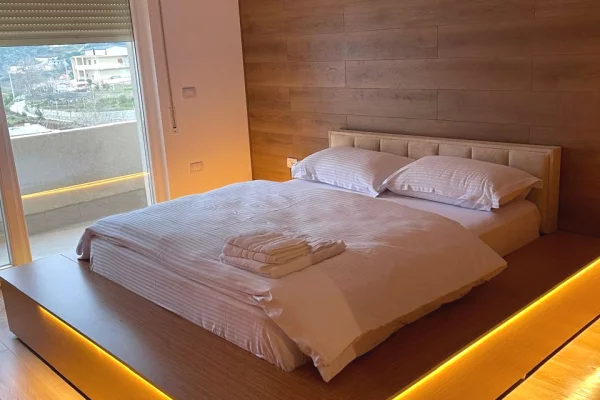 Shtepi ne shitje Apartament ne Tirane, 2+1, Mobilimi E mobiluar, Pagesa 135,000,000  Leke.