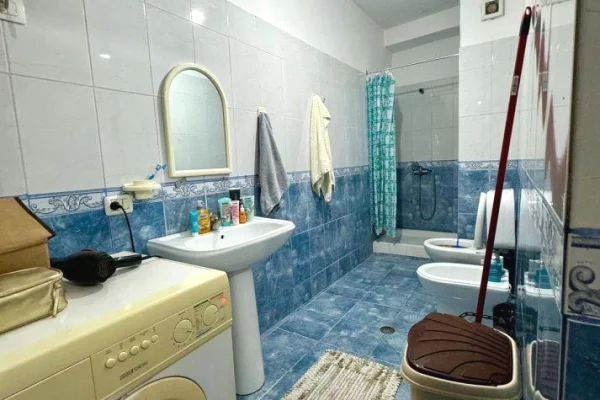 Shtepi ne shitje Apartament ne Tirane, 1+1, Mobilimi E mobiluar, Pagesa 98,000  Euro.