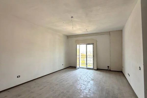 Shtepi ne shitje Apartament ne Tirane, 1+1, Mobilimi Bosh, pa mobiluar, Pagesa 126,000  Euro.