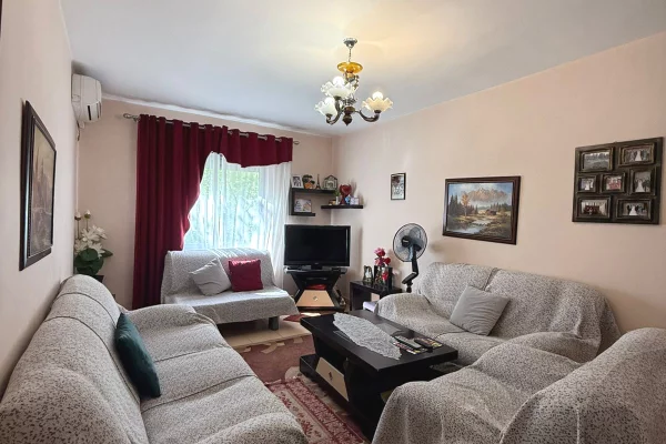 Shtepi ne shitje Apartament ne Tirane, 2+1, Mobilimi E mobiluar, Pagesa 210,000  Euro.