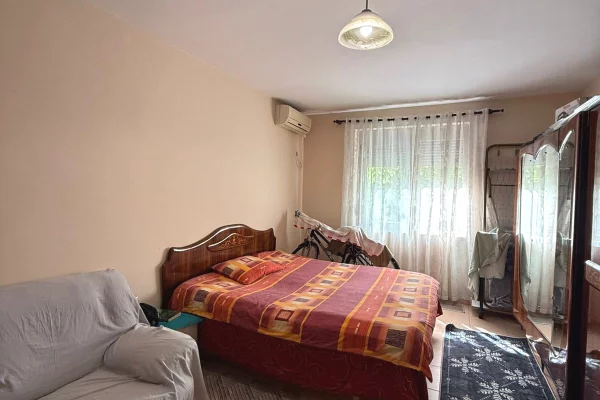 Shtepi ne shitje Apartament ne Tirane, 2+1, Mobilimi E mobiluar, Pagesa 210,000  Euro.