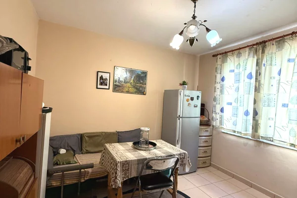 Shtepi ne shitje Apartament ne Tirane, 2+1, Mobilimi E mobiluar, Pagesa 210,000  Euro.