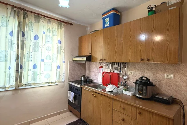 Shtepi ne shitje Apartament ne Tirane, 2+1, Mobilimi E mobiluar, Pagesa 210,000  Euro.