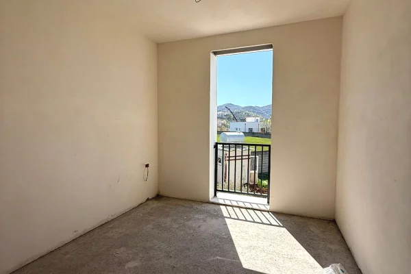 Shtepi ne shitje Apartament ne Tirane, 1+1, Mobilimi Bosh, pa mobiluar, Pagesa 99,000  Euro.