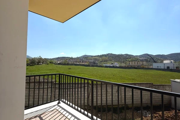 Shtepi ne shitje Apartament ne Tirane, 1+1, Mobilimi Bosh, pa mobiluar, Pagesa 99,000  Euro.