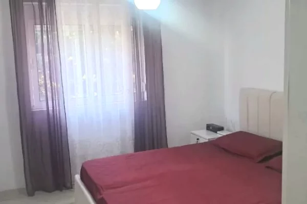 Shtepi me qera Apartament ne Tirane, 1+1, Mobilimi E mobiluar, Pagesa 500  Euro.