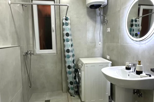 Shtepi me qera Apartament ne Tirane, 1+1, Mobilimi E mobiluar, Pagesa 55,000  Leke.