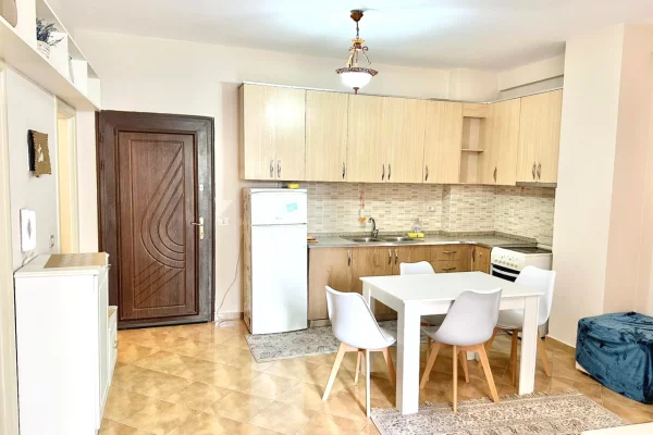 Shtepi me qera Apartament ne Tirane, 2+1, Mobilimi E mobiluar, Pagesa 450  Euro.