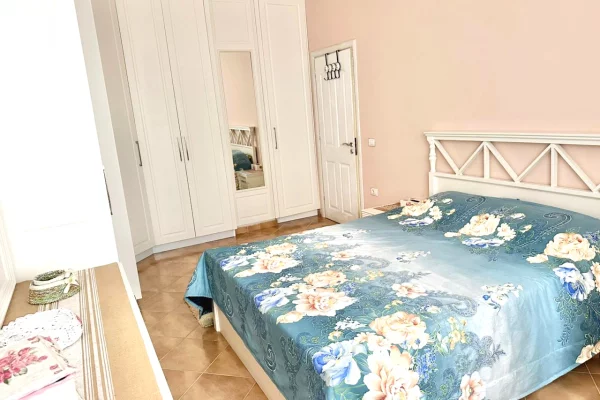 Shtepi me qera Apartament ne Tirane, 2+1, Mobilimi E mobiluar, Pagesa 450  Euro.