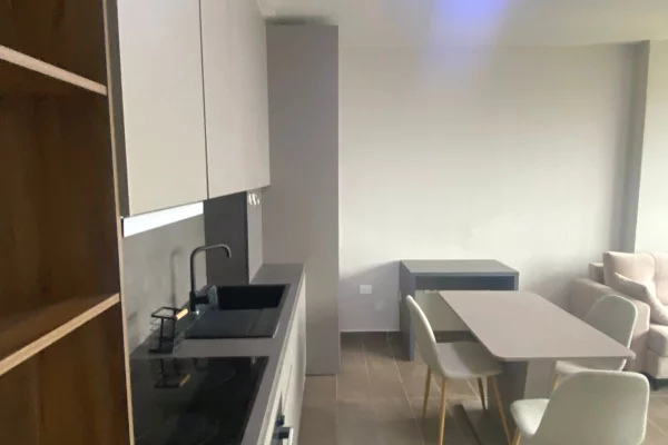 Shtepi me qera Apartament ne Tirane, 2+1, Mobilimi E mobiluar, Pagesa 60,000  Leke.