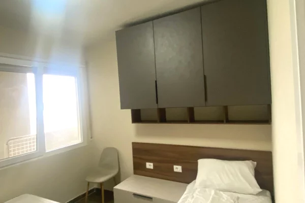 Shtepi me qera Apartament ne Tirane, 2+1, Mobilimi E mobiluar, Pagesa 60,000  Leke.