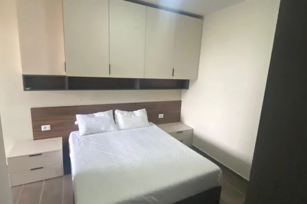 Shtepi me qera Apartament ne Tirane, 2+1, Mobilimi E mobiluar, Pagesa 60,000  Leke.