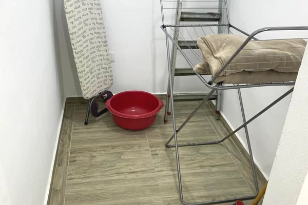 Shtepi me qera Apartament ne Tirane, 1+1, Mobilimi E mobiluar, Pagesa 50,000  Leke.