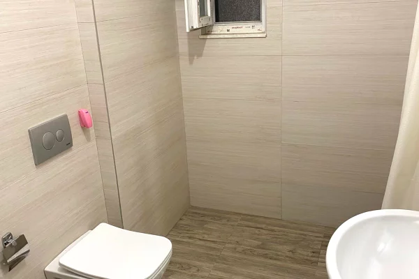 Shtepi me qera Apartament ne Tirane, 1+1, Mobilimi E mobiluar, Pagesa 50,000  Leke.