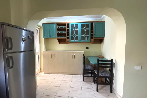 Shtepi me qera Apartament ne Tirane, 1+1, Mobilimi E mobiluar, Pagesa 50,000  Leke.