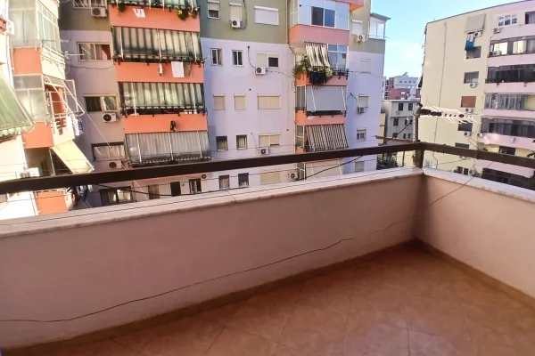 Shtepi me qera Apartament ne Tirane, 2+1, Mobilimi E mobiluar, Pagesa 50,000  Leke.