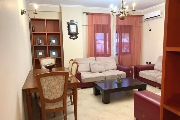 Jepet me qera apartament 2+1 i mobiluar 📍 Kodra e Diellit 1, pranë rrugës Bill Klinton