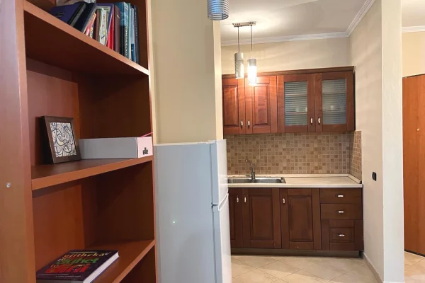 Shtepi me qera Apartament ne Tirane, 2+1, Mobilimi E mobiluar, Pagesa 50,000  Leke.