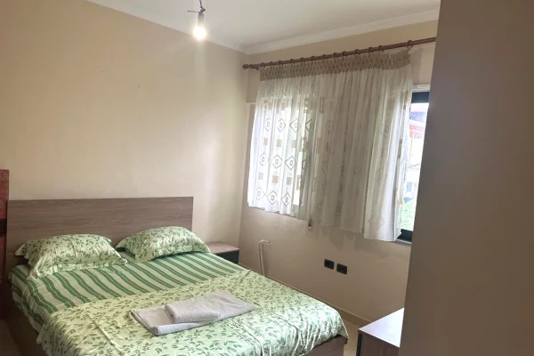 Shtepi me qera Apartament ne Tirane, 2+1, Mobilimi E mobiluar, Pagesa 50,000  Leke.