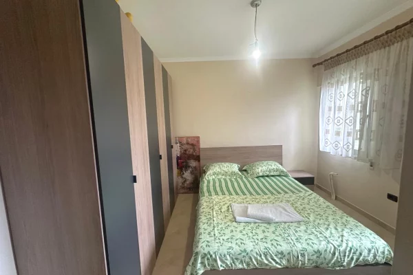 Shtepi me qera Apartament ne Tirane, 2+1, Mobilimi E mobiluar, Pagesa 50,000  Leke.