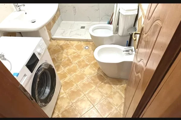 Shtepi me qera Apartament ne Tirane, 2+1, Mobilimi E mobiluar, Pagesa 650  Euro.