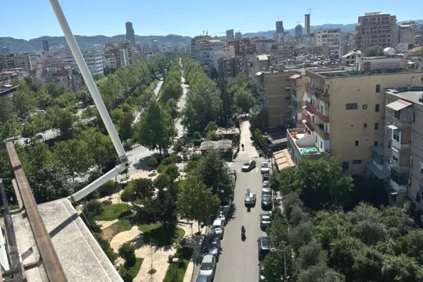 Shtepi me qera Apartament ne Tirane, 2+1, Mobilimi E mobiluar, Pagesa 650  Euro.