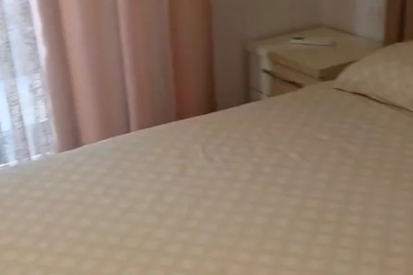 Shtepi me qera Apartament ne Tirane, 2+1, Mobilimi E mobiluar, Pagesa 850  Euro.