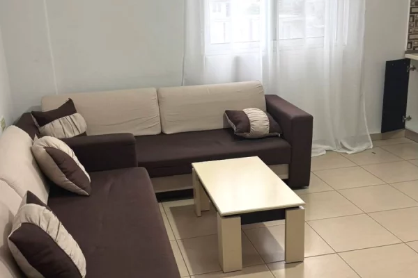 Shtepi me qera 1+1 ne Tirane - 45,000 Leke