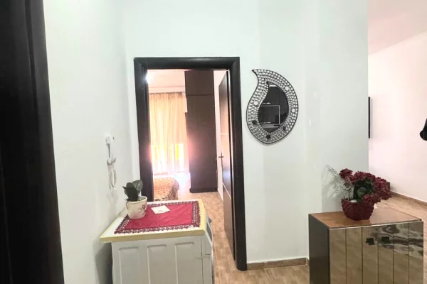 Shtepi me qera Apartament ne Tirane, 1+1, Mobilimi E mobiluar, Pagesa 40,000  Leke.