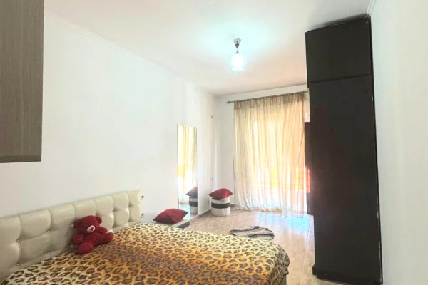 Shtepi me qera Apartament ne Tirane, 1+1, Mobilimi E mobiluar, Pagesa 40,000  Leke.