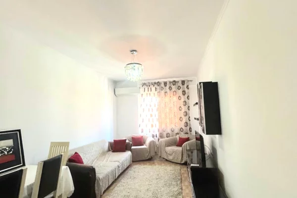 Shtepi me qera 1+1 ne Tirane - 40,000 Leke