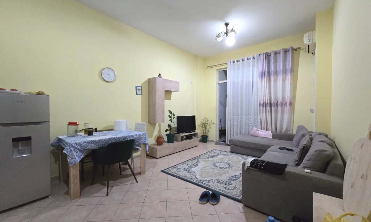 Shtepi ne shitje Apartament ne Tirane, 1+1, Mobilimi E mobiluar, Pagesa 115,000  Euro.