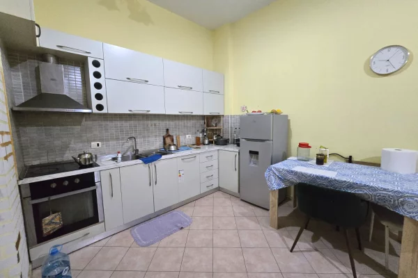 Shtepi ne shitje Apartament ne Tirane, 1+1, Mobilimi E mobiluar, Pagesa 115,000  Euro.