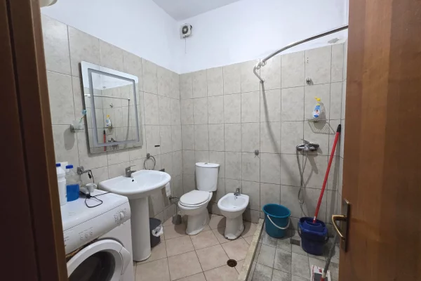 Shtepi ne shitje Apartament ne Tirane, 1+1, Mobilimi E mobiluar, Pagesa 115,000  Euro.