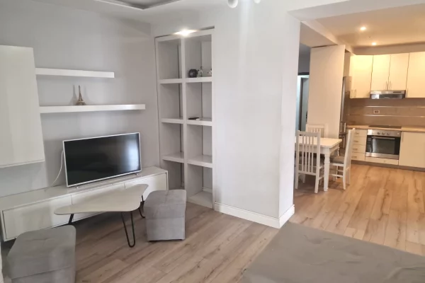 Shtepi ne shitje Apartament ne Tirane, 2+1, Mobilimi E mobiluar, Pagesa 280,000  Euro.