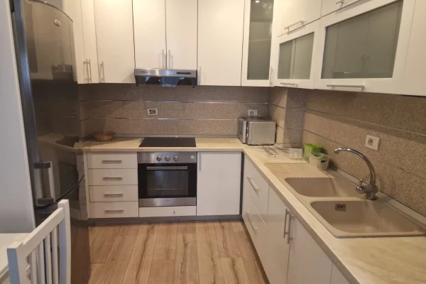Shtepi ne shitje Apartament ne Tirane, 2+1, Mobilimi E mobiluar, Pagesa 280,000  Euro.