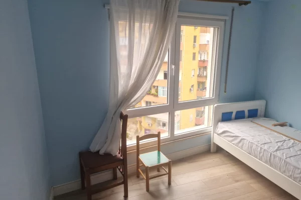 Shtepi ne shitje Apartament ne Tirane, 2+1, Mobilimi E mobiluar, Pagesa 280,000  Euro.