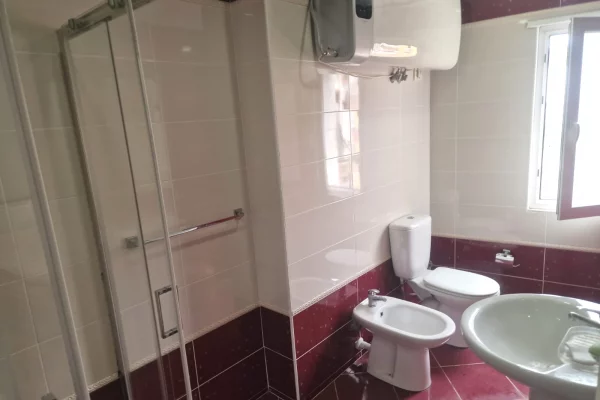 Shtepi ne shitje Apartament ne Tirane, 2+1, Mobilimi E mobiluar, Pagesa 280,000  Euro.