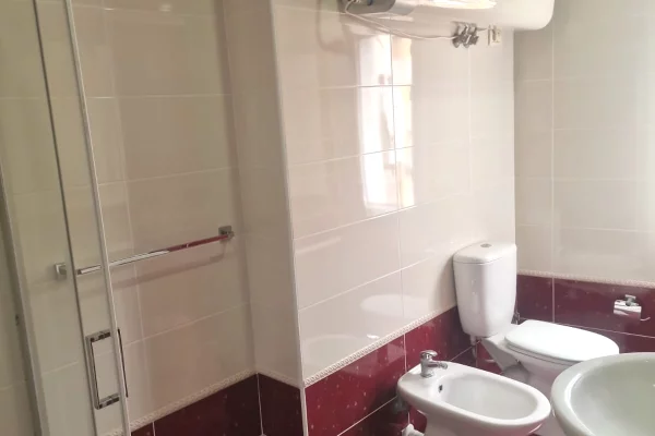 Shtepi ne shitje Apartament ne Tirane, 2+1, Mobilimi E mobiluar, Pagesa 280,000  Euro.