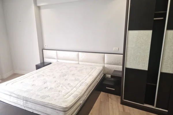 Shtepi ne shitje Apartament ne Tirane, 2+1, Mobilimi E mobiluar, Pagesa 280,000  Euro.
