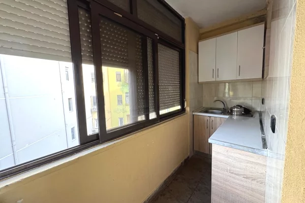 Shtepi me qera Apartament ne Tirane, 1+1, Mobilimi E mobiluar, Pagesa 50,000  Leke.