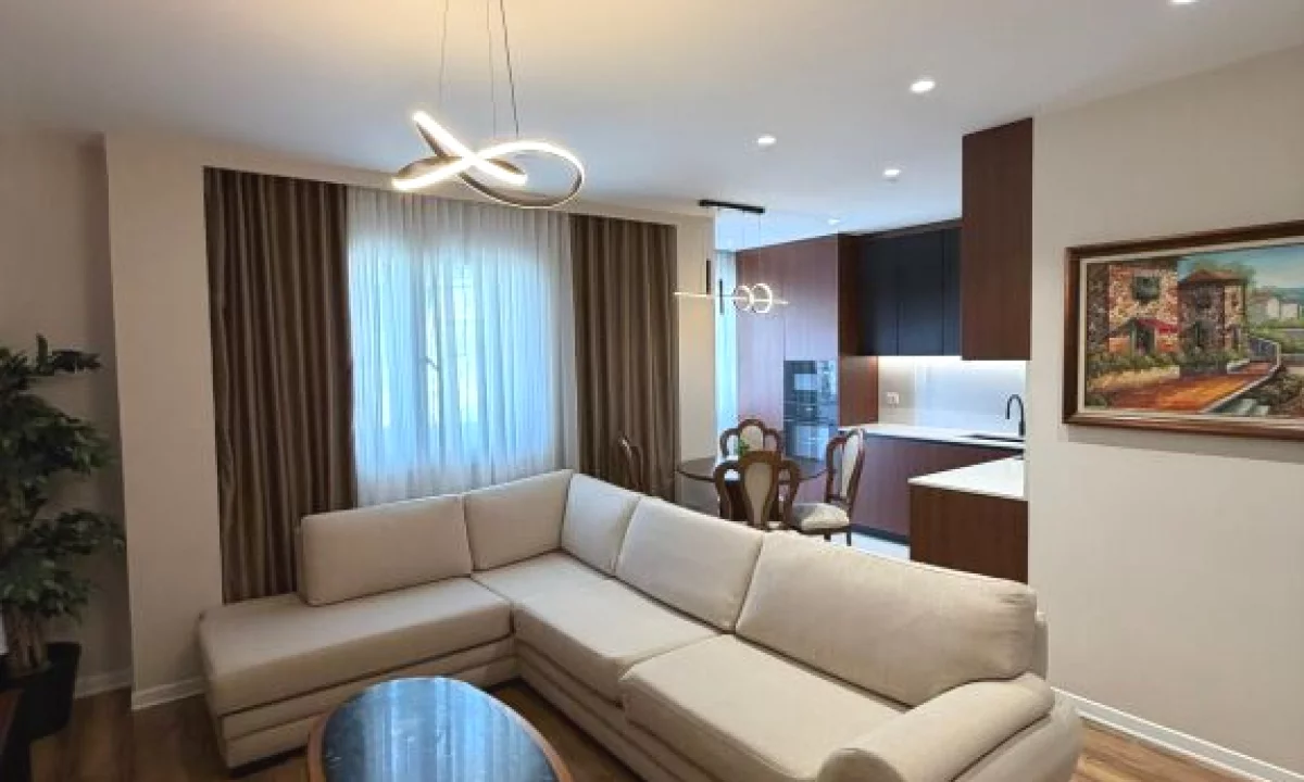 Shtepi ne shitje Apartament ne Tirane, 2+1, Mobilimi E mobiluar, Pagesa 2,500,000  Leke.