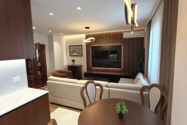 Shtepi ne shitje Apartament ne Tirane, 2+1, Mobilimi E mobiluar, Pagesa 2,500,000  Leke.