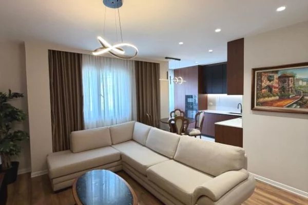 Shtepi ne shitje 2+1 ne Tirane - 2,500,000 Leke