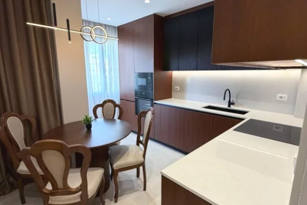 Shtepi ne shitje Apartament ne Tirane, 2+1, Mobilimi E mobiluar, Pagesa 2,500,000  Leke.