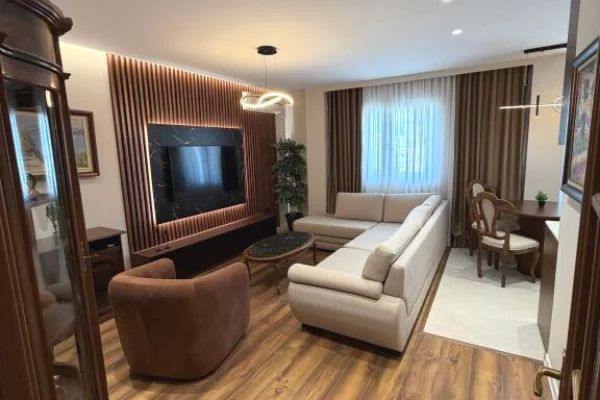 Shtepi ne shitje Apartament ne Tirane, 2+1, Mobilimi E mobiluar, Pagesa 2,500,000  Leke.