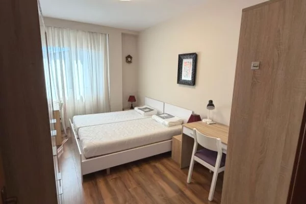 Shtepi ne shitje Apartament ne Tirane, 2+1, Mobilimi E mobiluar, Pagesa 2,500,000  Leke.