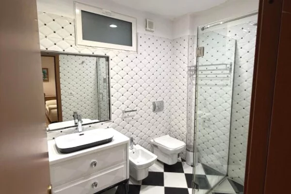 Shtepi ne shitje Apartament ne Tirane, 2+1, Mobilimi E mobiluar, Pagesa 2,500,000  Leke.