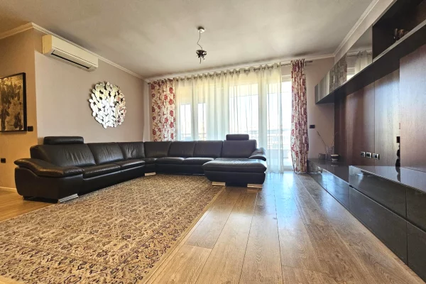 Shtepi ne shitje Apartament ne Tirane, 3+1, Mobilimi E mobiluar, Pagesa 290,000  Euro.