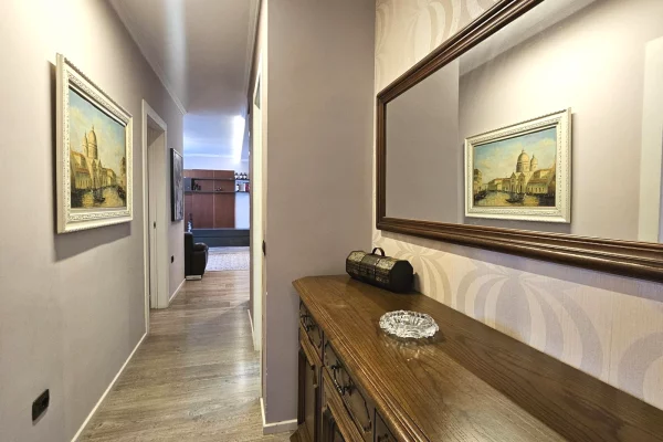 Shtepi ne shitje Apartament ne Tirane, 3+1, Mobilimi E mobiluar, Pagesa 290,000  Euro.